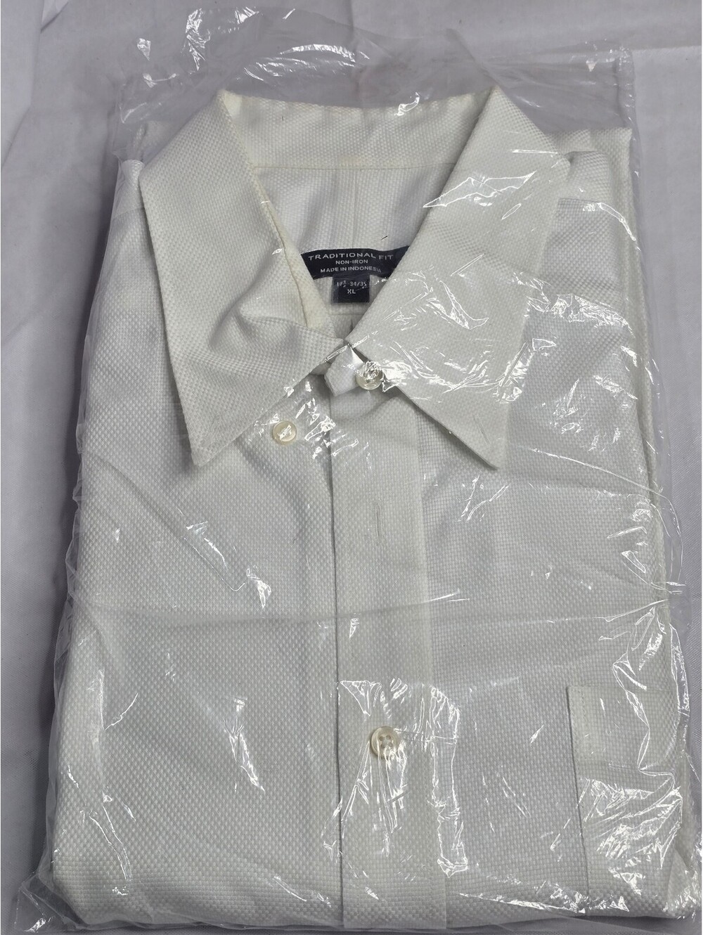 Traditional Fit Men's White Non-Iron Dress Shirt XL (Long-Sleeve)